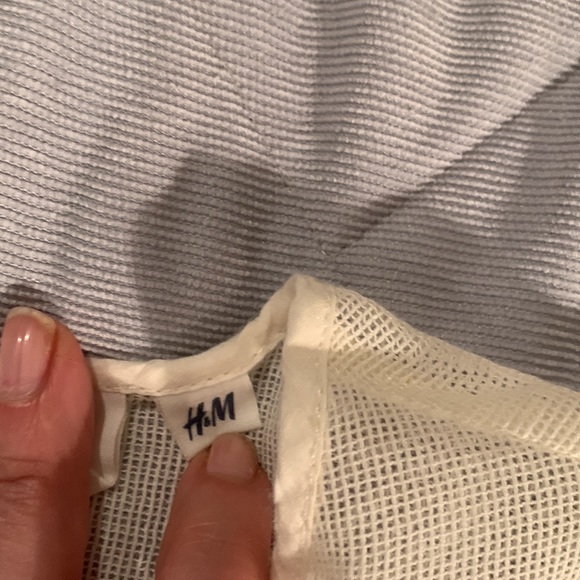 H&M blouse, limited L.O.G.G collection. Size US14-16. Great for mama to be. - Picture 6 of 7